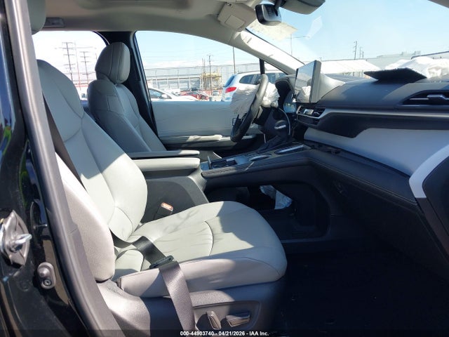 5TDYRKEC2TS291738 Toyota SIENNA XLE