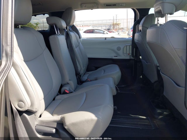 5TDYRKEC2TS291738 Toyota SIENNA XLE
