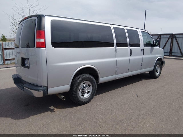1GAZGPFG7J1300462 Chevrolet Express 3500 Lt