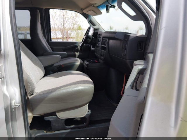 1GAZGPFG7J1300462 Chevrolet Express 3500 Lt