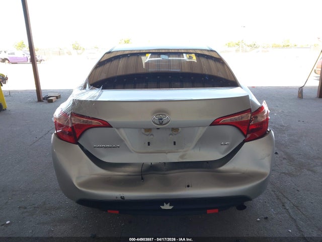 Toyota COROLLA LE 2018 5YFBURHE7JP853987 Image 16