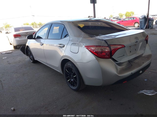 Toyota COROLLA LE 2018 5YFBURHE7JP853987 Image 3