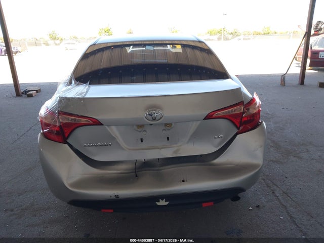 Toyota COROLLA LE 2018 5YFBURHE7JP853987 Image 6