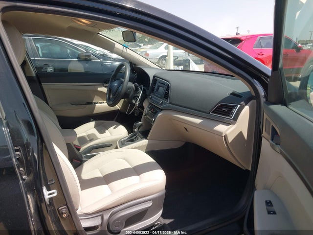 KMHD74LF7HU119703 Hyundai ELANTRA SE