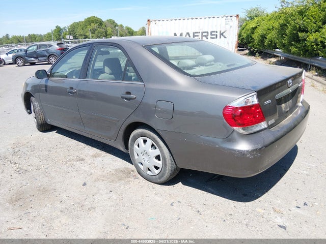 2005 Toyota Camry Le მანქანა იყიდება აუქციონზე, vin: 4T1BE32K15U504529, აუქციონის ნომერი: 44903925