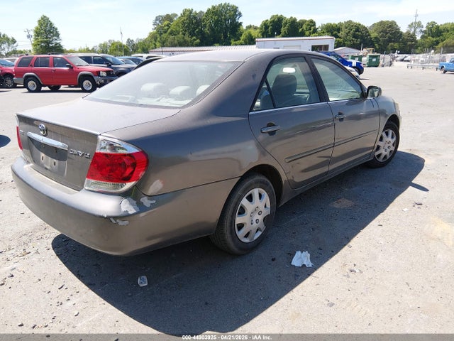 2005 Toyota Camry Le მანქანა იყიდება აუქციონზე, vin: 4T1BE32K15U504529, აუქციონის ნომერი: 44903925