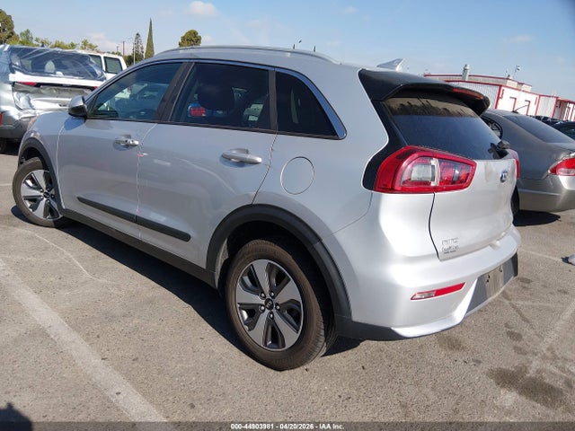 KNDCB3LC9H5096398 KIA NIRO LX