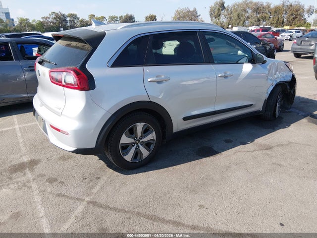 KNDCB3LC9H5096398 KIA NIRO LX