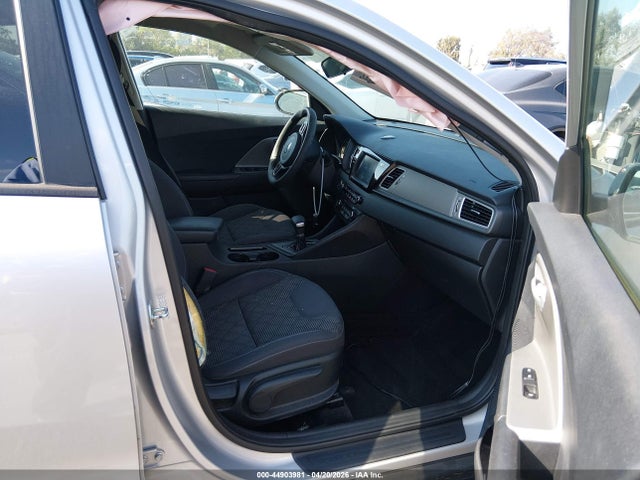 KNDCB3LC9H5096398 KIA NIRO LX