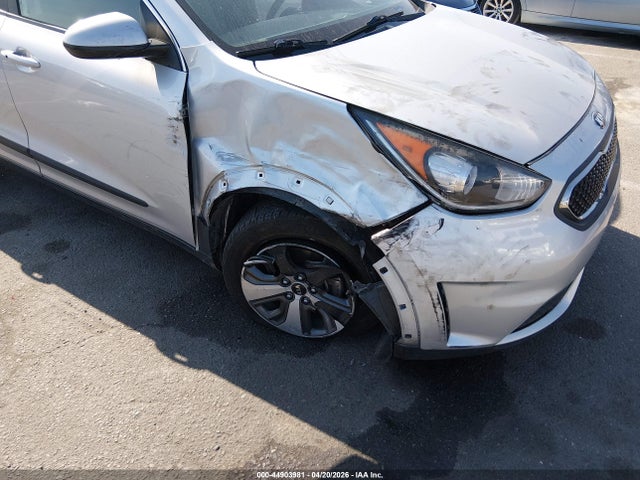 KNDCB3LC9H5096398 KIA NIRO LX