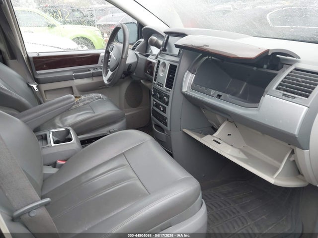 2010 Chrysler Town & Country Touring მანქანა იყიდება აუქციონზე, vin: 2A4RR5D15AR132556, აუქციონის ნომერი: 44904068