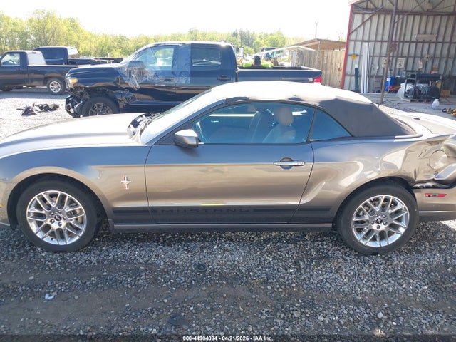 2013 Ford Mustang V6 Premium მანქანა იყიდება აუქციონზე, vin: 1ZVBP8EMXD5261107, აუქციონის ნომერი: 44904094