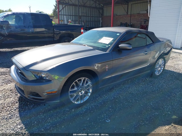 2013 Ford Mustang V6 Premium მანქანა იყიდება აუქციონზე, vin: 1ZVBP8EMXD5261107, აუქციონის ნომერი: 44904094