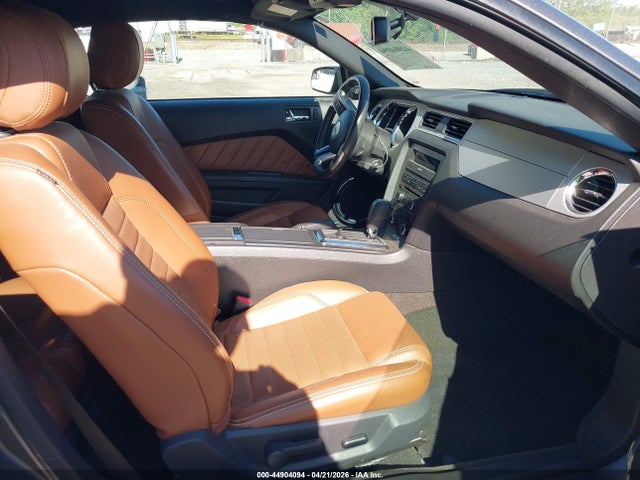 2013 Ford Mustang V6 Premium მანქანა იყიდება აუქციონზე, vin: 1ZVBP8EMXD5261107, აუქციონის ნომერი: 44904094