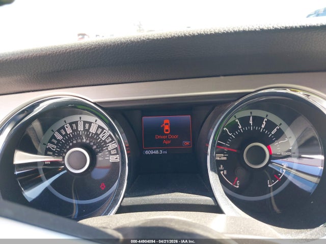 2013 Ford Mustang V6 Premium მანქანა იყიდება აუქციონზე, vin: 1ZVBP8EMXD5261107, აუქციონის ნომერი: 44904094