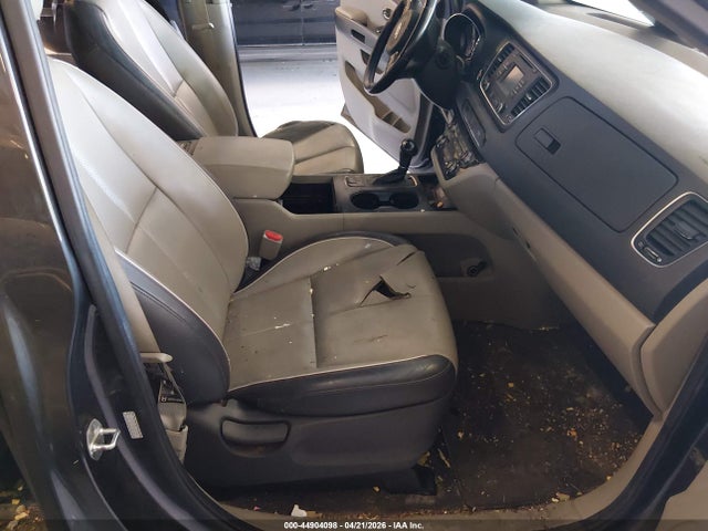 44904098 :رقم المزاد ، KNDMB5C19H6242629 vin ، 2017 Kia Sedona Lx مزاد بيع