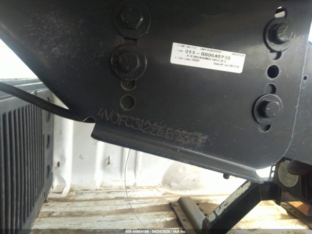 2014 Crossroads Zinger მანქანა იყიდება აუქციონზე, vin: 4V0FC3122EE013108, აუქციონის ნომერი: 44904106