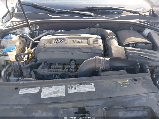 1VWBT7A32HC077395 Volkswagen Passat 1.8t Se