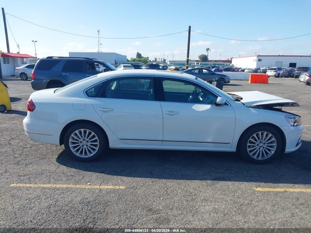 1VWBT7A32HC077395 Volkswagen Passat 1.8t Se