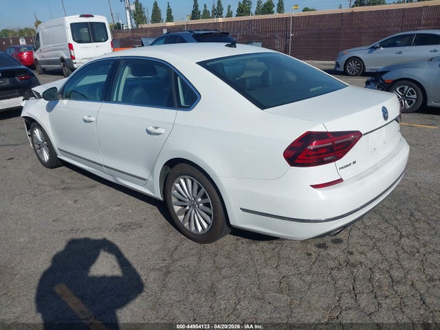1VWBT7A32HC077395 Volkswagen Passat 1.8t Se