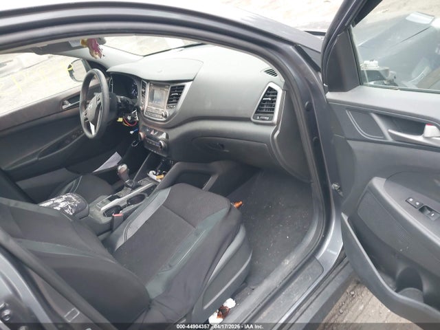 44904357 :رقم المزاد ، KM8J2CA49JU828488 vin ، 2018 Hyundai Tucson Se مزاد بيع