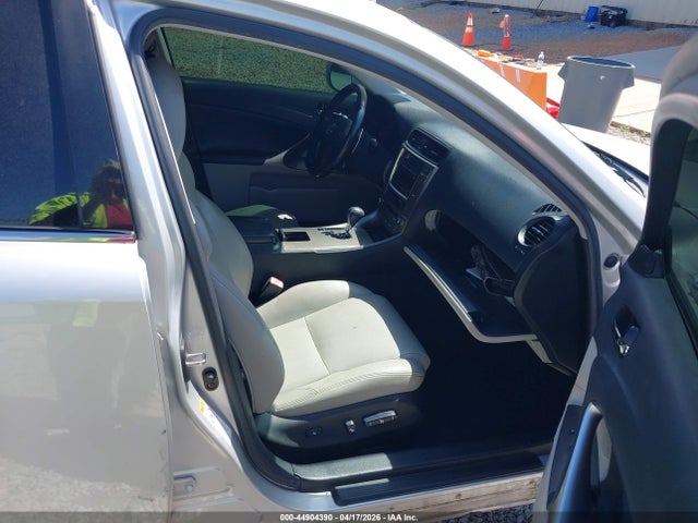 44904390 :رقم المزاد ، JTHBF5C22A5112996 vin ، 2010 Lexus Is 250 مزاد بيع