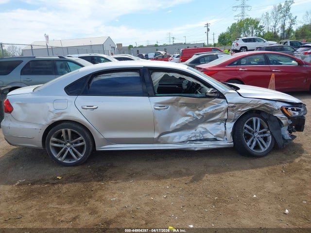 2018 Volkswagen Passat 2.0t R-line/2.0t S მანქანა იყიდება აუქციონზე, vin: 1VWAA7A30JC001620, აუქციონის ნომერი: 44904397