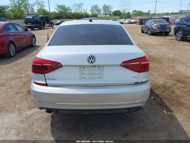 2018 Volkswagen Passat 2.0t R-line/2.0t S მანქანა იყიდება აუქციონზე, vin: 1VWAA7A30JC001620, აუქციონის ნომერი: 44904397