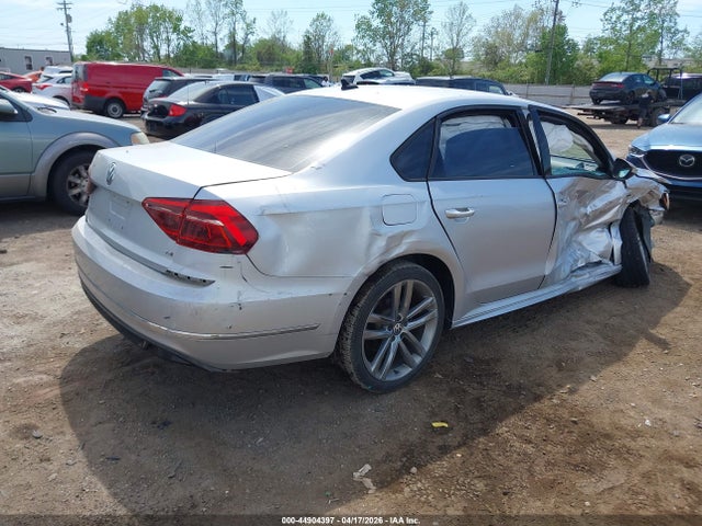 2018 Volkswagen Passat 2.0t R-line/2.0t S მანქანა იყიდება აუქციონზე, vin: 1VWAA7A30JC001620, აუქციონის ნომერი: 44904397