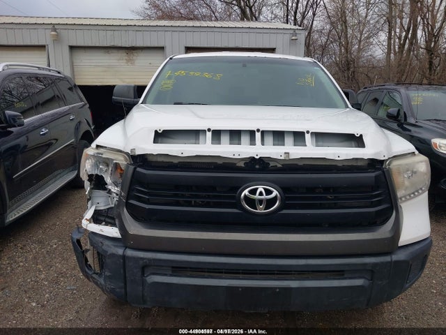 Aukcja sprzedaży 2017 Toyota Tundra Sr 5.7l V8, vin: 5TFUW5F13HX625184, numer aukcji: 44904597