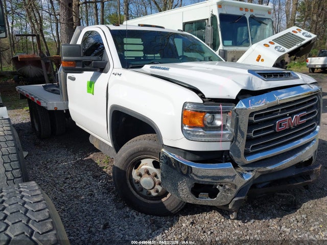 2019 Gmc Sierra 3500hd Chassis მანქანა იყიდება აუქციონზე, vin: 1GD32TCYXKF136903, აუქციონის ნომერი: 44904631