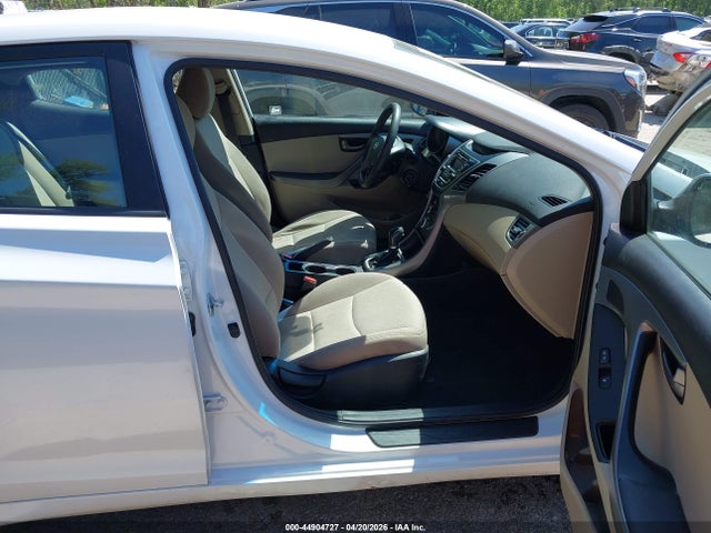 Продажа на аукционе авто 2015 Hyundai Elantra Se, vin: 5NPDH4AE9FH563104, номер лота: 44904727