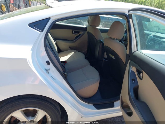 Продажа на аукционе авто 2015 Hyundai Elantra Se, vin: 5NPDH4AE9FH563104, номер лота: 44904727