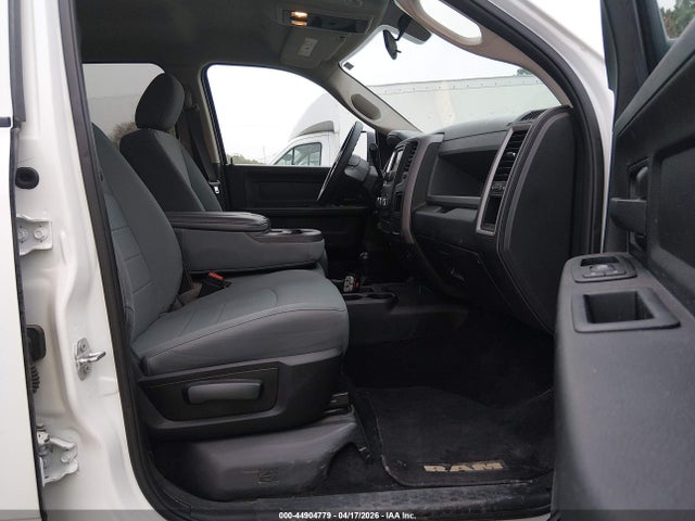 44904779 :رقم المزاد ، 3C63R3CT5JG410095 vin ، 2018 Ram 3500 Tradesman  4x4 6'4 Box مزاد بيع