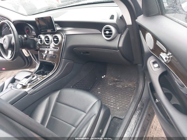 44904831 :رقم المزاد ، WDC0G4KB6GF011880 vin ، 2016 Mercedes-benz Glc 300 4matic مزاد بيع