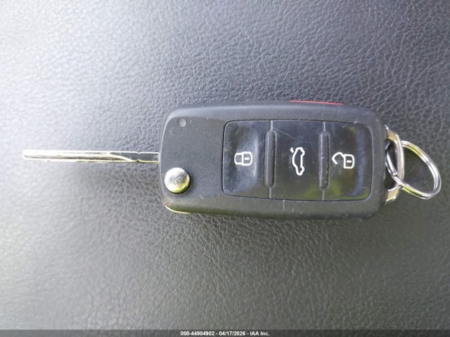 44904902 :رقم المزاد ، 1VWDT7A3XHC084488 vin ، 2017 Volkswagen Passat 1.8t R-line مزاد بيع