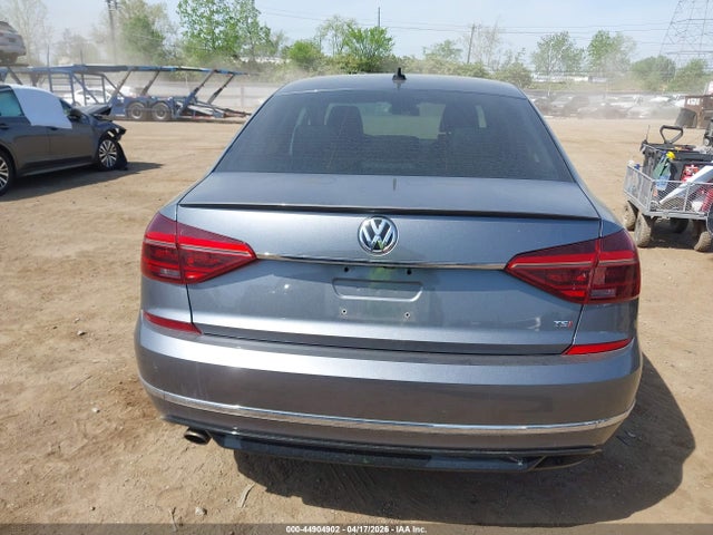 44904902 :رقم المزاد ، 1VWDT7A3XHC084488 vin ، 2017 Volkswagen Passat 1.8t R-line مزاد بيع