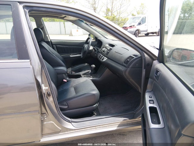 44904950 :رقم المزاد ، JTDBA32K550025537 vin ، 2005 Toyota Camry Se V6 مزاد بيع