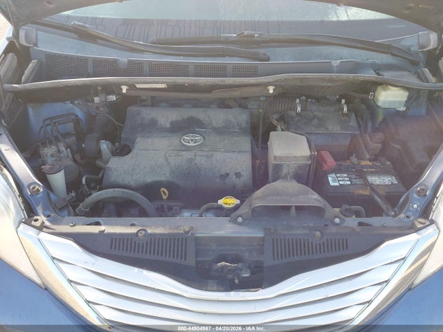 5TDDK3DC8ES081738 Toyota Sienna Limited 7 Passenger