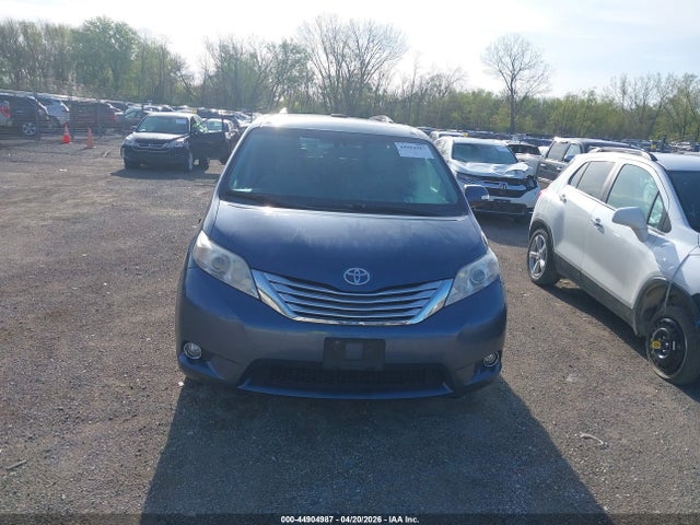5TDDK3DC8ES081738 Toyota Sienna Limited 7 Passenger