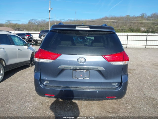 5TDDK3DC8ES081738 Toyota Sienna Limited 7 Passenger