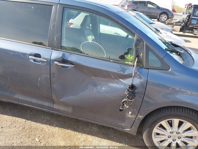 5TDDK3DC8ES081738 Toyota Sienna Limited 7 Passenger