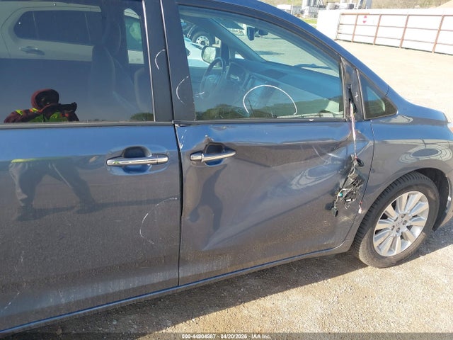 5TDDK3DC8ES081738 Toyota Sienna Limited 7 Passenger