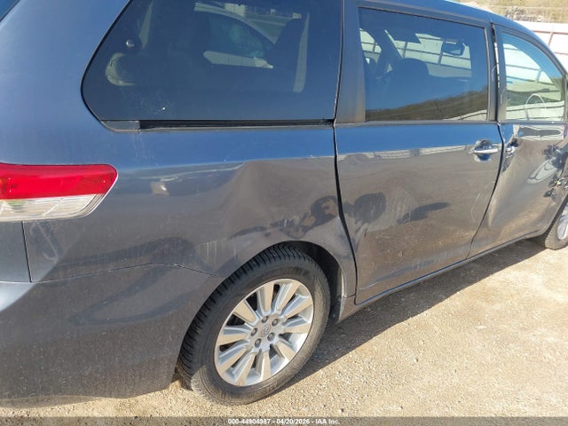 5TDDK3DC8ES081738 Toyota Sienna Limited 7 Passenger