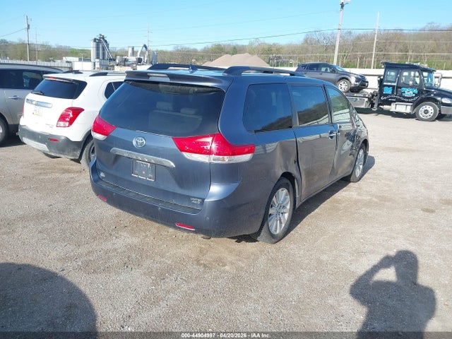 5TDDK3DC8ES081738 Toyota Sienna Limited 7 Passenger
