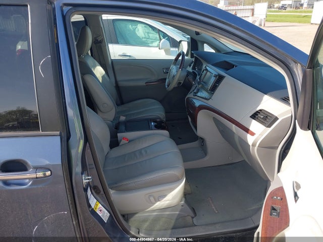5TDDK3DC8ES081738 Toyota Sienna Limited 7 Passenger