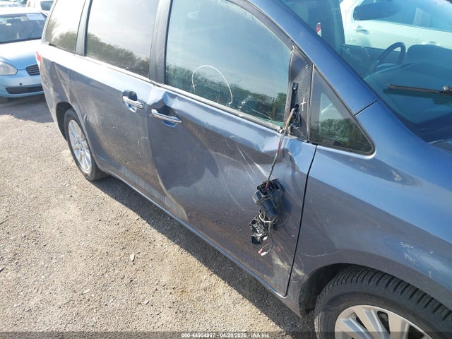 5TDDK3DC8ES081738 Toyota Sienna Limited 7 Passenger
