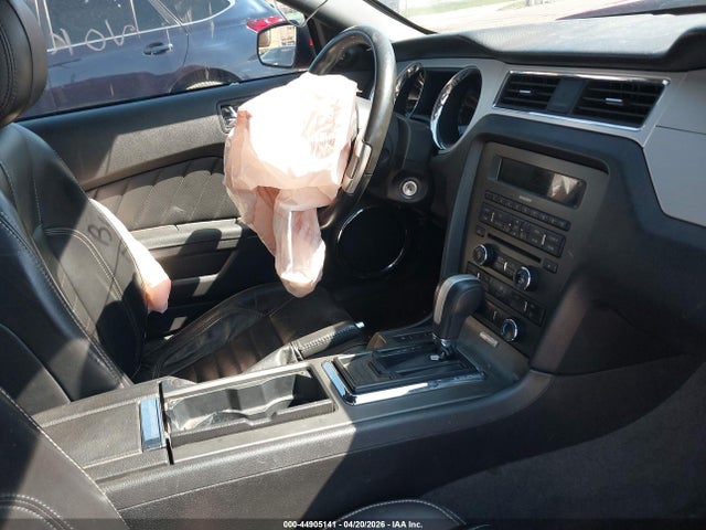 44905141 :رقم المزاد ، 1ZVBP8AM2E5249735 vin ، 2014 Ford Mustang V6 Premium مزاد بيع