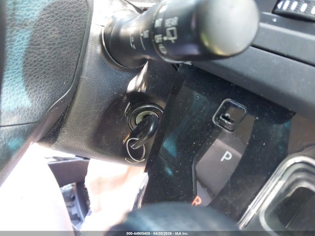 44905408 :رقم المزاد ، 5TDKK3DC1FS651071 vin ، 2015 Toyota Sienna Le 8 Passenger مزاد بيع