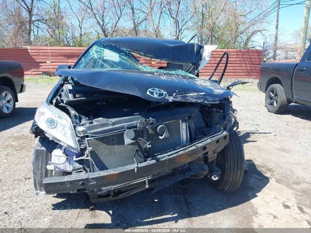 44905408 :رقم المزاد ، 5TDKK3DC1FS651071 vin ، 2015 Toyota Sienna Le 8 Passenger مزاد بيع